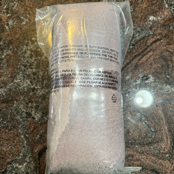 NWT Ulta limited edition plush throw - Picture 3 of 4